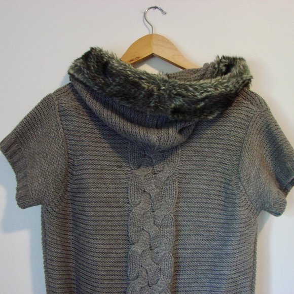 Zara Gray Cardigan with Faux Fur Trim - Picture 13 of 16